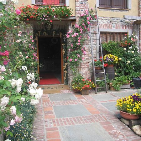 カヴール La Via' Bed & Breakfast エクステリア 写真