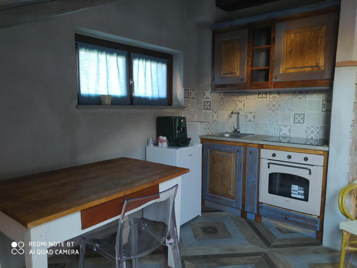 カヴール La Via' Bed & Breakfast エクステリア 写真