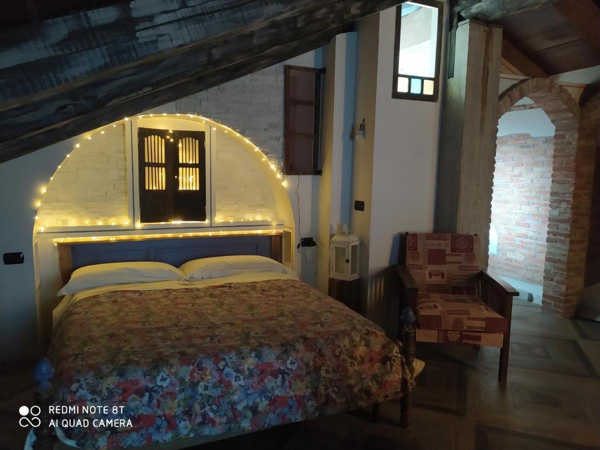 カヴール La Via' Bed & Breakfast エクステリア 写真