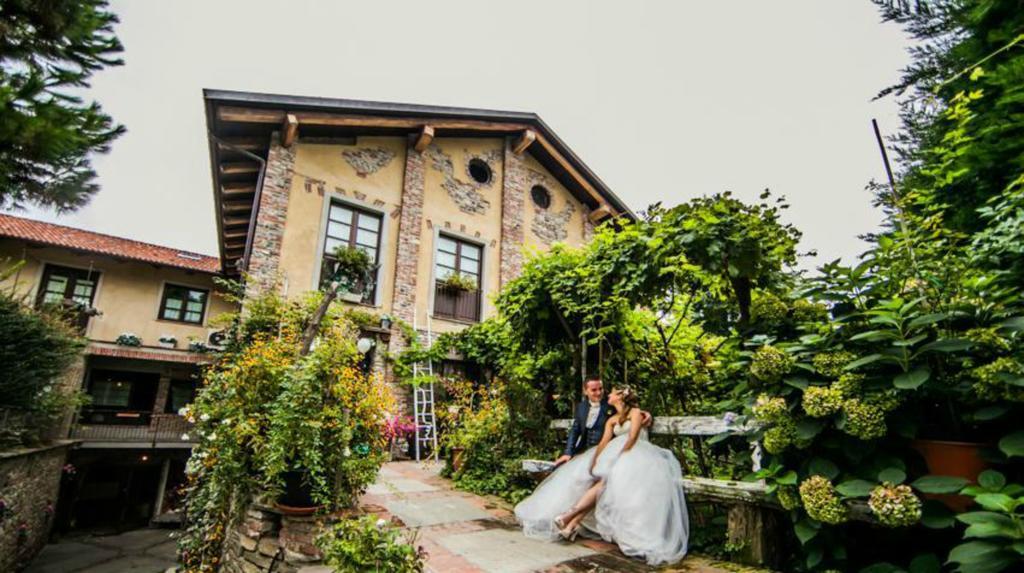 カヴール La Via' Bed & Breakfast エクステリア 写真
