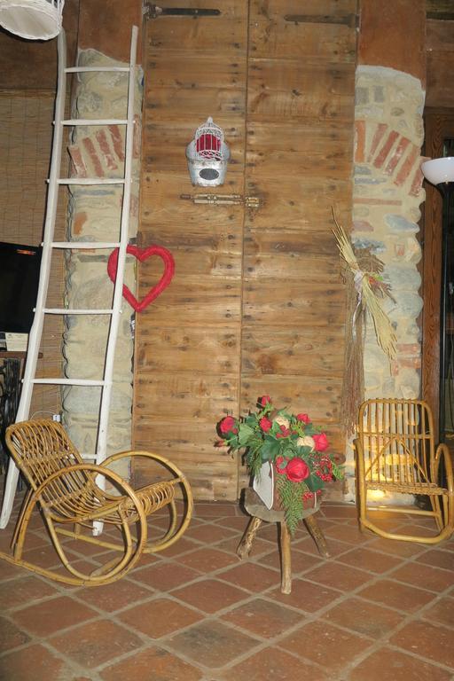 カヴール La Via' Bed & Breakfast エクステリア 写真