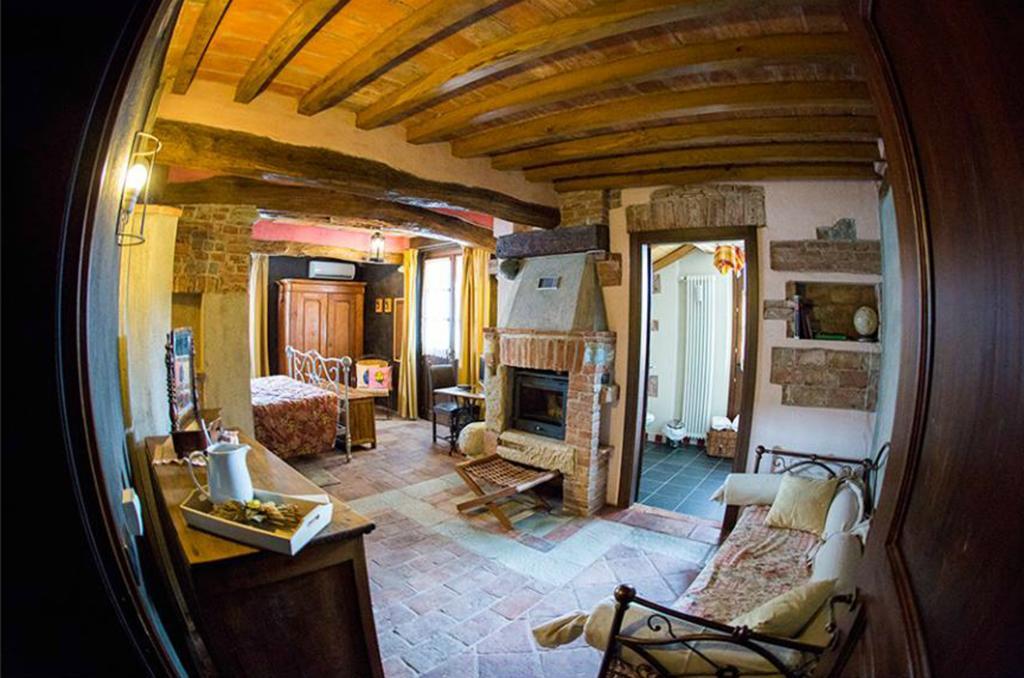カヴール La Via' Bed & Breakfast エクステリア 写真