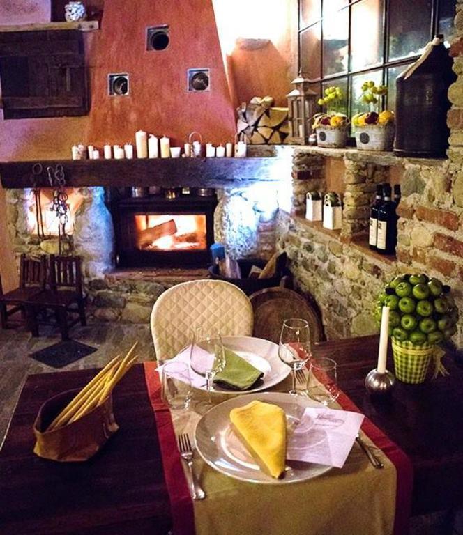 カヴール La Via' Bed & Breakfast エクステリア 写真
