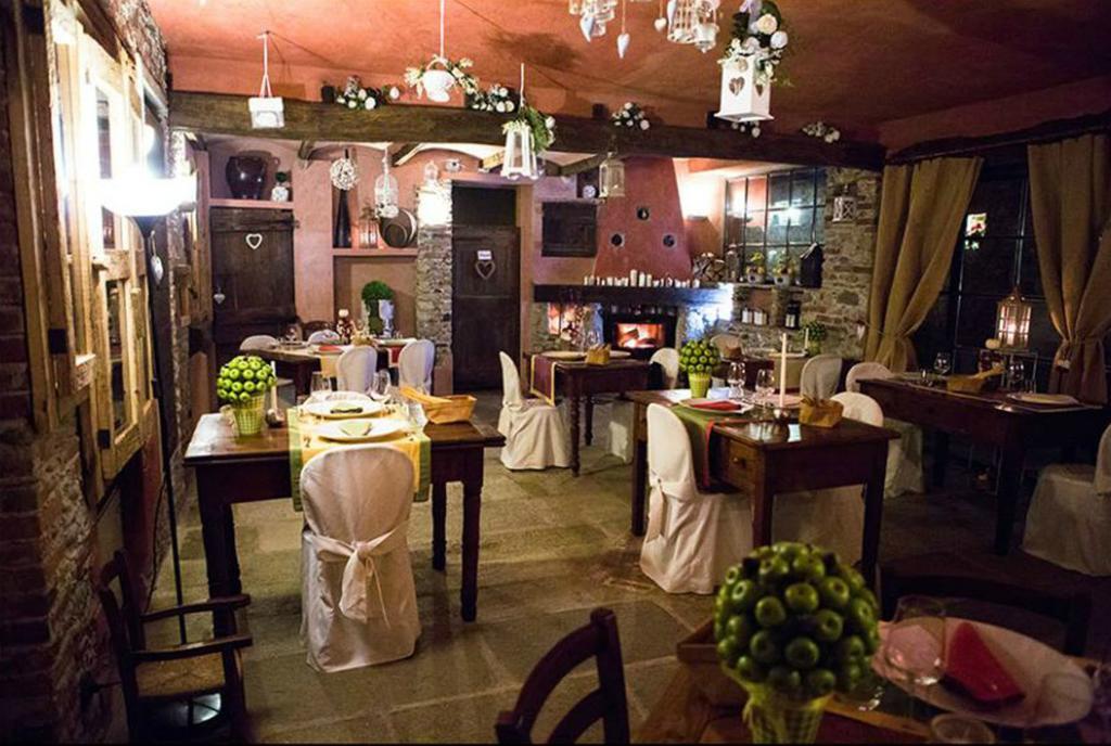 カヴール La Via' Bed & Breakfast エクステリア 写真