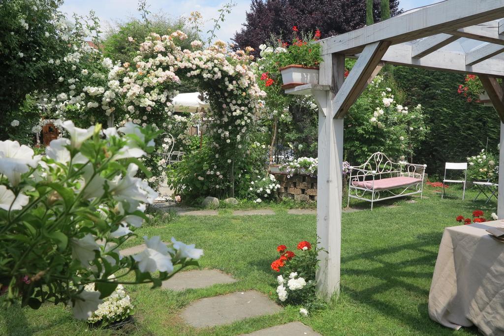 カヴール La Via' Bed & Breakfast エクステリア 写真