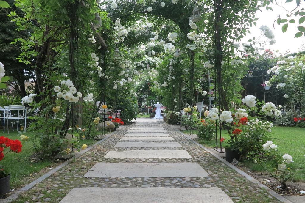 カヴール La Via' Bed & Breakfast エクステリア 写真
