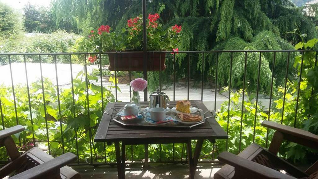 カヴール La Via' Bed & Breakfast エクステリア 写真